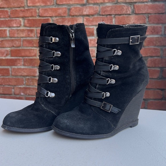 BCBG Black fall boots size 6 - Picture 1 of 3